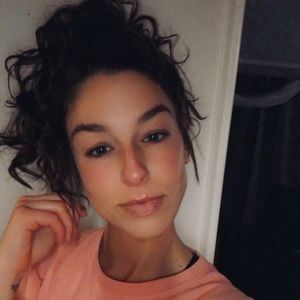 Meet your Posher, Courtney